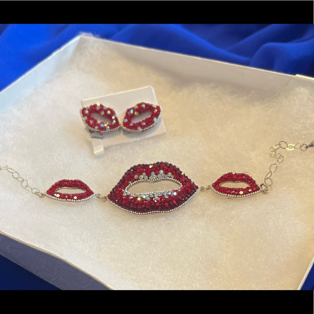 New  bracelet set red lips